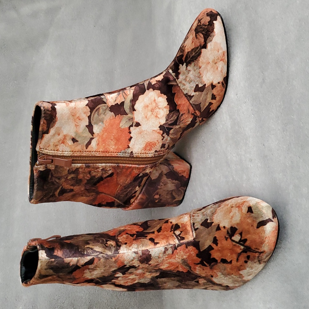 LULUS RAIA Floral Velvet Ankle Zip Block Heel Booties SIZE: 8